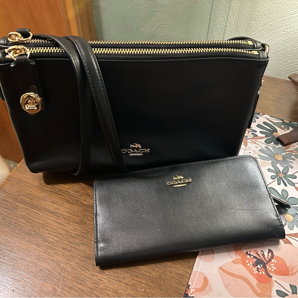 Coach Black Swinger Bag and Wallet Set